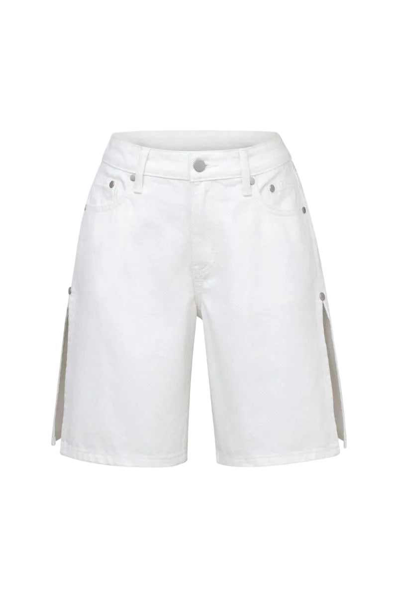 White TT Studios Duke Shorts with a relaxed fit, featuring a comfortable waistband and casual style for everyday wear.