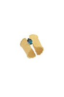 Peracas Kelly London blue ring featuring a sleek band and vibrant blue gemstone, stylish jewelry accessory.