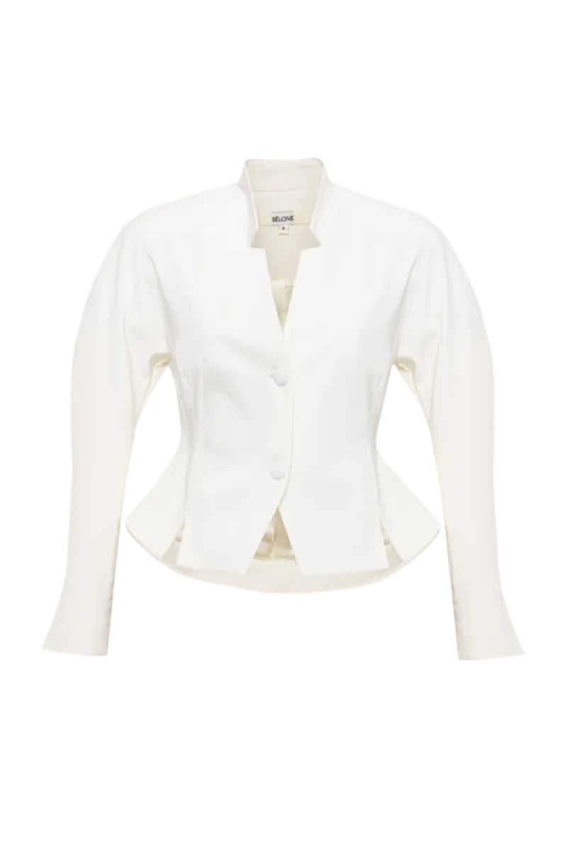 Cream ELEN SCULPT blazer by SÉLONE, tailored fit with structured lapels, shown on a model.