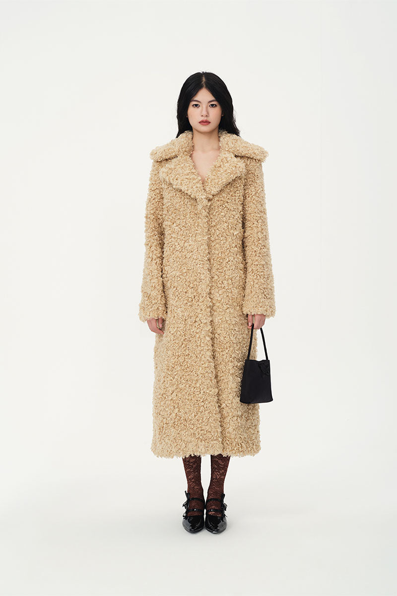 Chictopia Leona faux fur coat in beige, stylish warm coat with plush fur collar and cuffs, perfect for cold weather fashion.