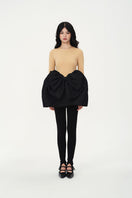 Chictopia Alexandra leggings in black, stretchy pants with a slim fit, shown on a model against a neutral background.