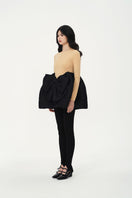 Chictopia Alexandra leggings in black, fitted pants with a sleek, stretchy fabric, showcased on a model.