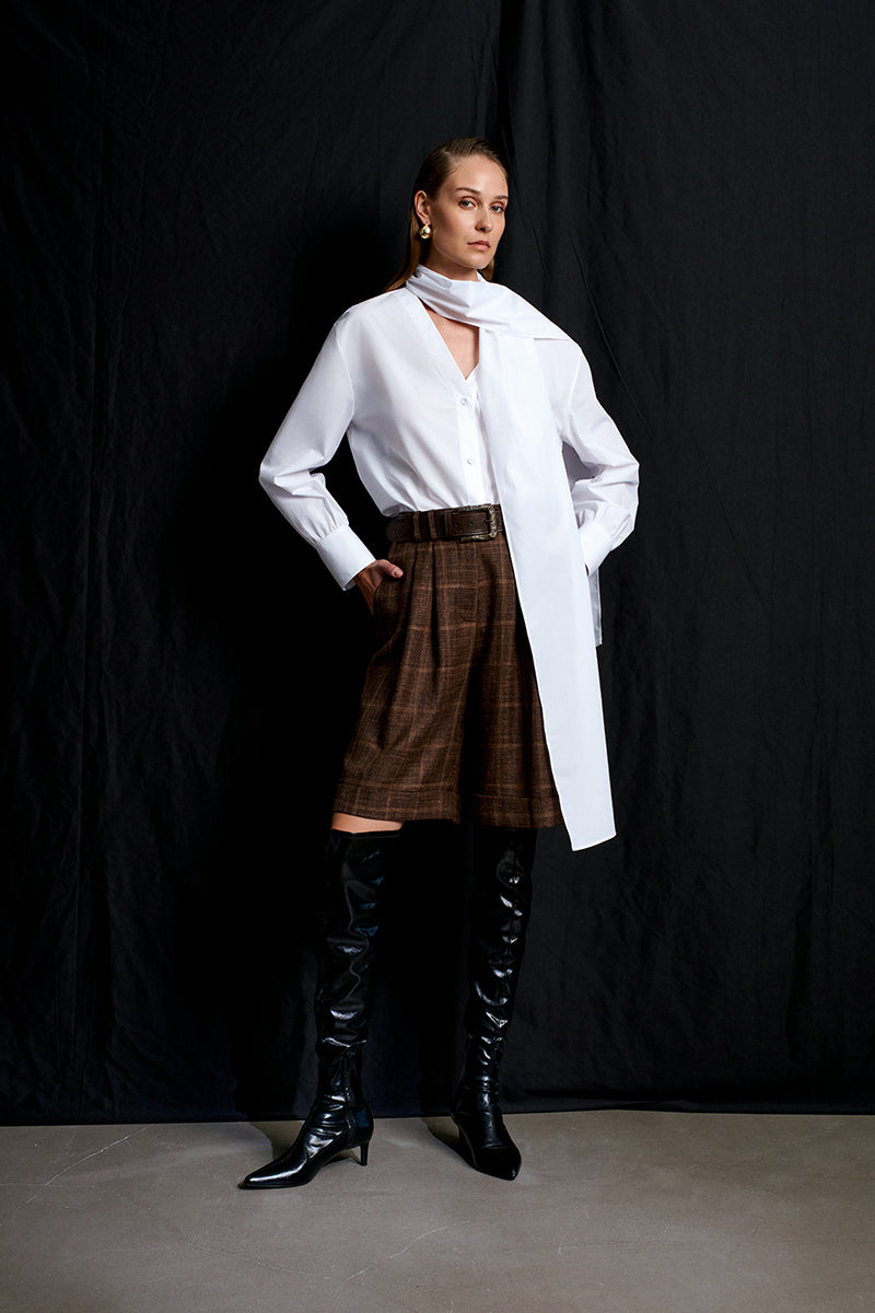 Acaria Studio GURU shorts made of silk blend in brown, featuring a stylish and comfortable design for casual wear.