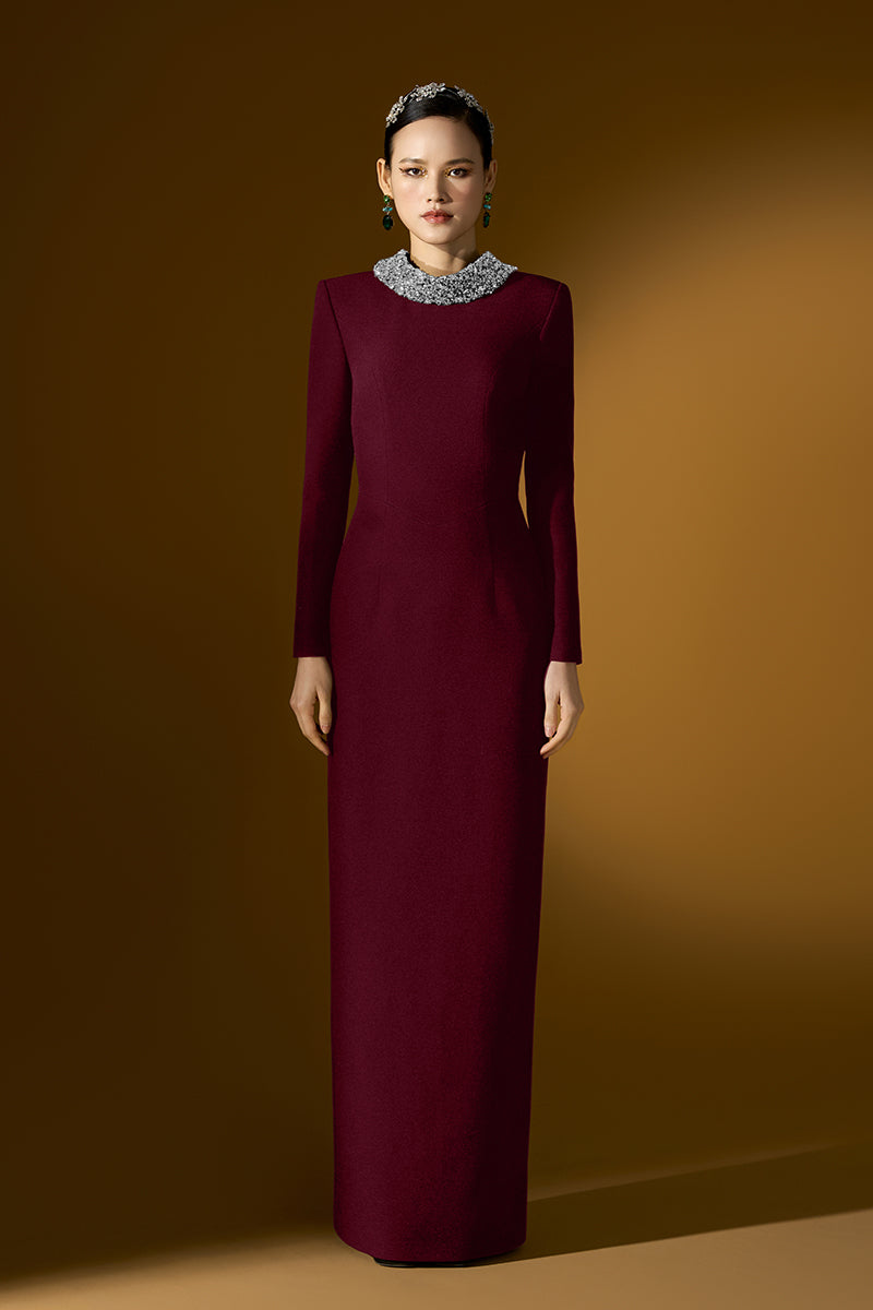 فستان هارييت سكوبا بأكمام طويلة باللون الأحمر