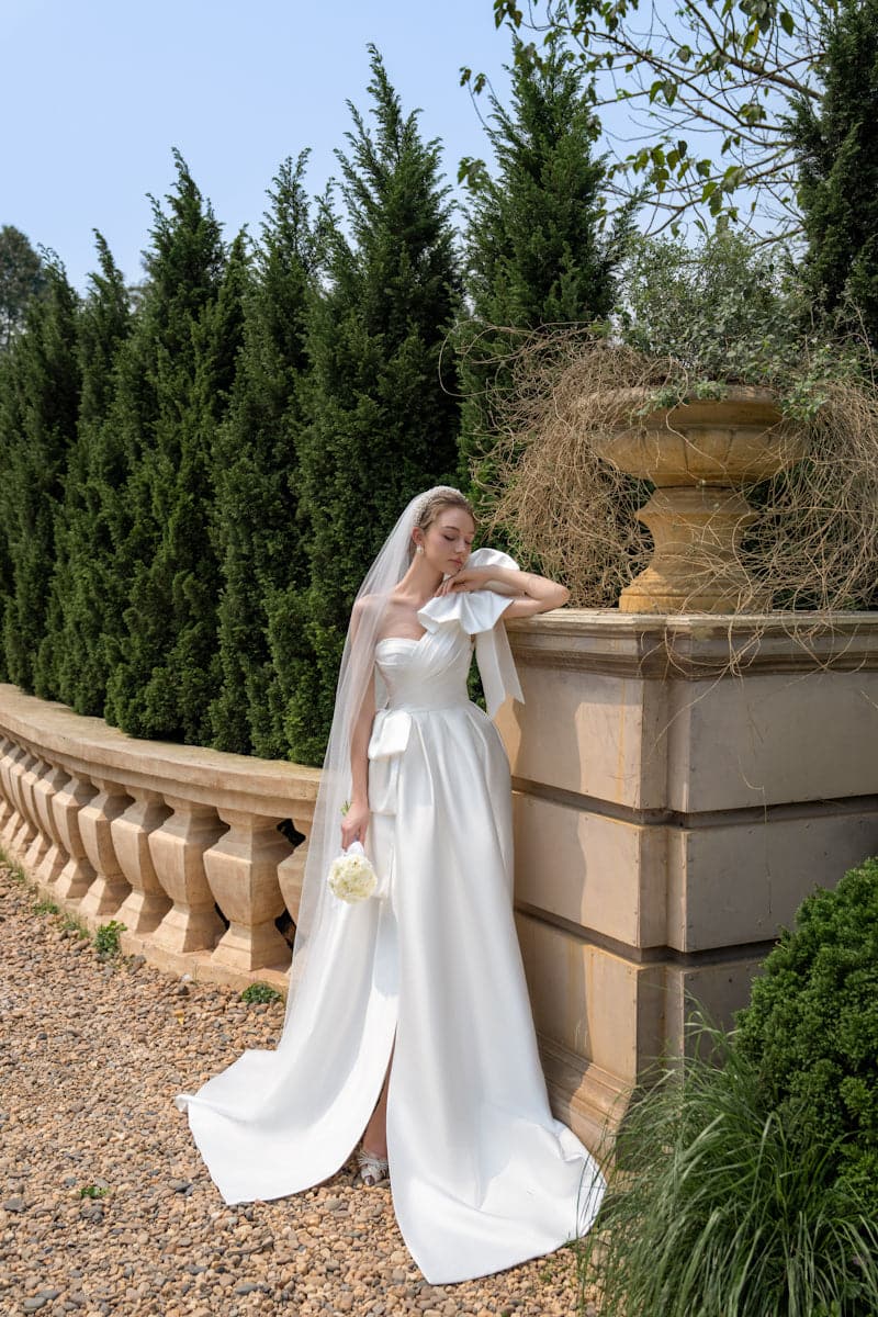 ETHELBERT WHITE TAFFETA BOW TIE GOWN | CULT MIA | 21Six ETHELBERT WHITE TAFFETA BOW TIE GOWN | CULT MIA | 21Six