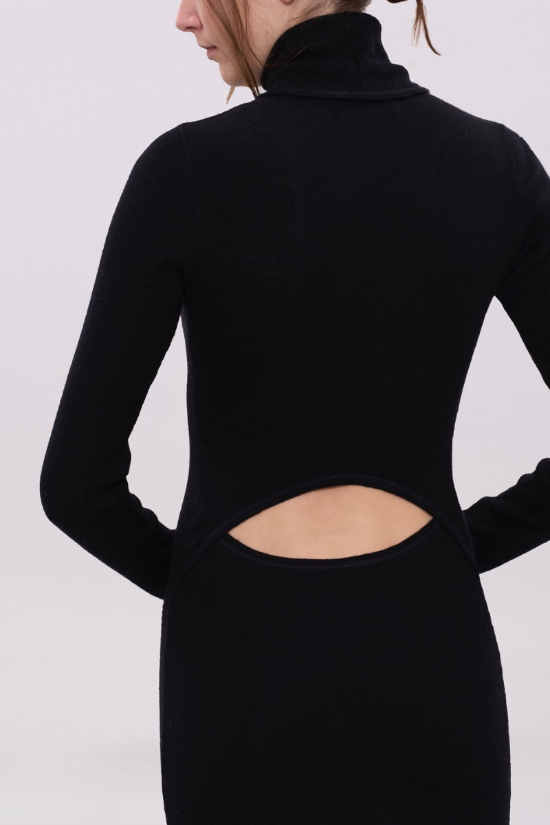 LONG SLEEVE DRESS IN BLACK - CULT MIA