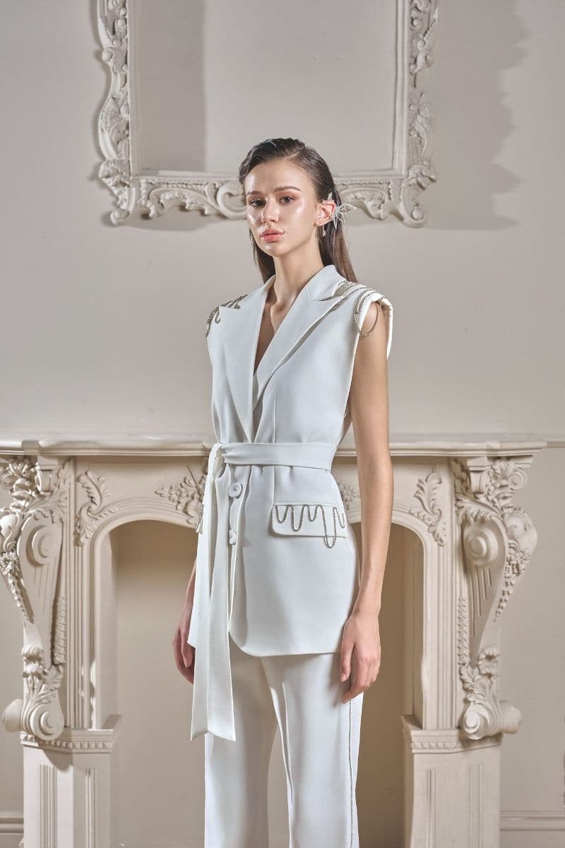 ALIVIA WHITE TEXTURE SLEEVELESS BLAZER AND PANTS SET | 21Six | CULT MIA