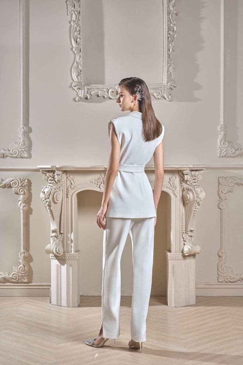 ALIVIA WHITE TEXTURE SLEEVELESS BLAZER AND PANTS SET | 21Six | CULT MIA