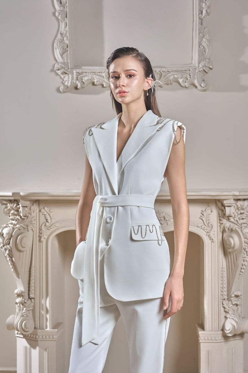 ALIVIA WHITE TEXTURE SLEEVELESS BLAZER AND PANTS SET | 21Six | CULT MIA