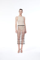 Nué nude midi skirt with a sleek, fitted design, featuring a high waist and smooth fabric, perfect for casual or dressy looks.