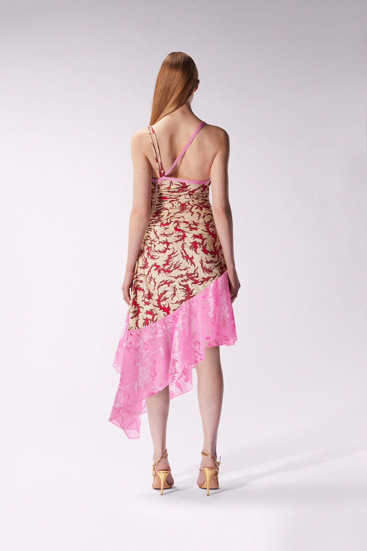 Maccapani Albi pink midi dress with a flowy silhouette and elegant design, suitable for stylish occasions.