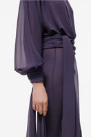 Purple Kris Marán blouse with ties and back collar, featuring a stylish design and elegant fabric.