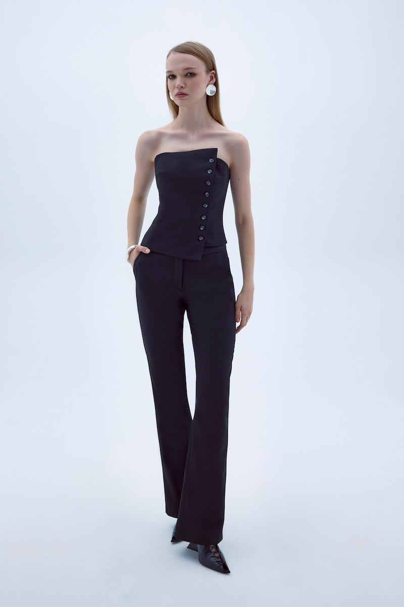 Black Nazlı Ceren Odyle top with simple design and fitted silhouette, displayed on a model.
