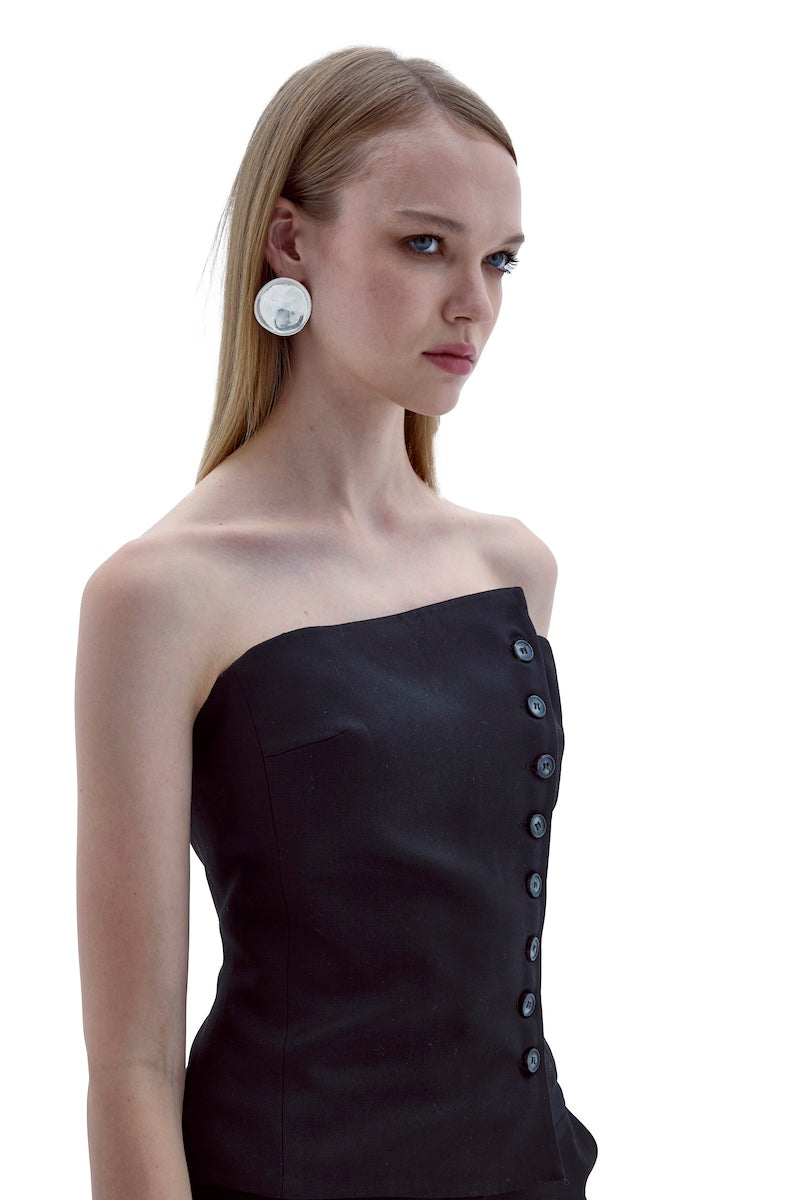 Black ODYLE top by Nazlı Ceren, featuring a stylish design, displayed on a mannequin. Perfect for casual or elegant outfits.