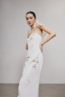 White Plan OVIEN maxi dress featuring a flowing fabric and elegant design, perfect for summer or formal occasions.
