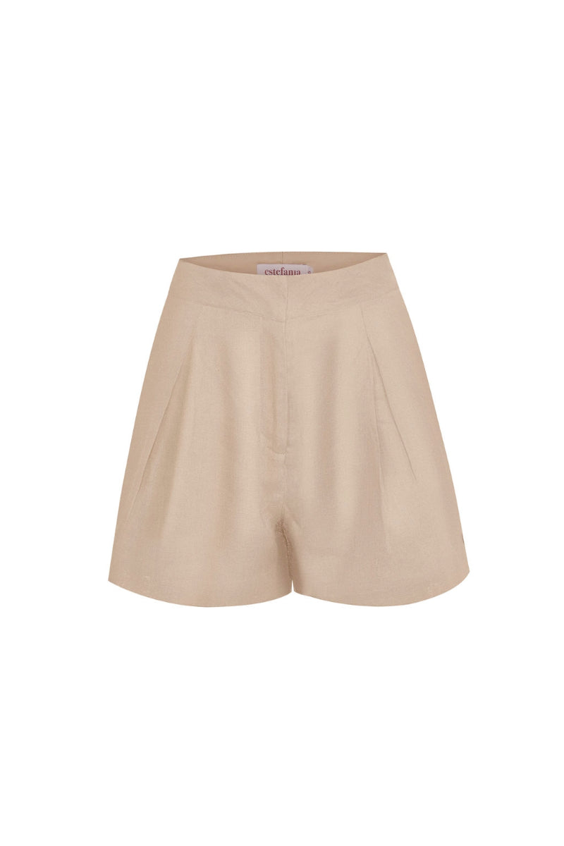 Estefania love shorts in sand color, casual denim style with a relaxed fit, displayed on a model.