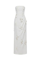 White Plan OVIEN maxi dress featuring a flowing fabric, sleeveless design, and elegant silhouette perfect for summer wear.