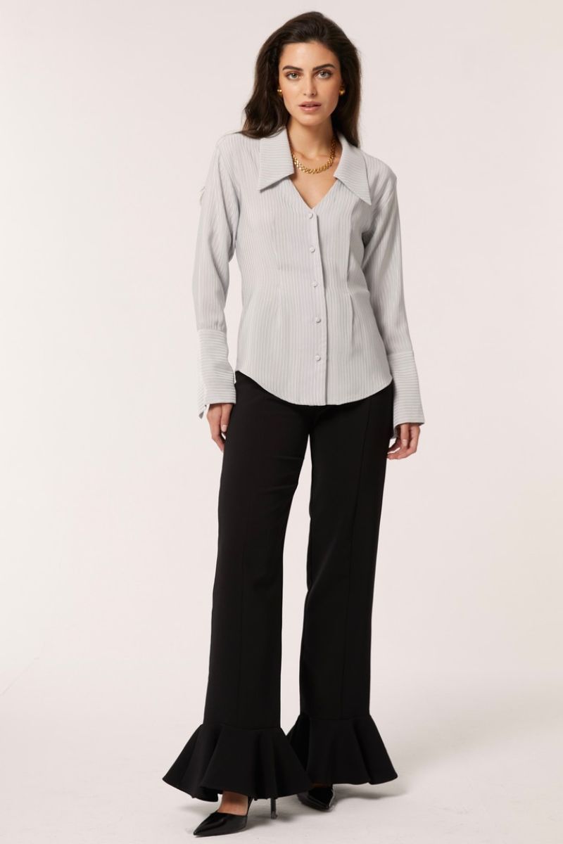 Señorita Alba gray blouse shirt with long sleeves and a relaxed fit, casual women's top displayed on a hanger.