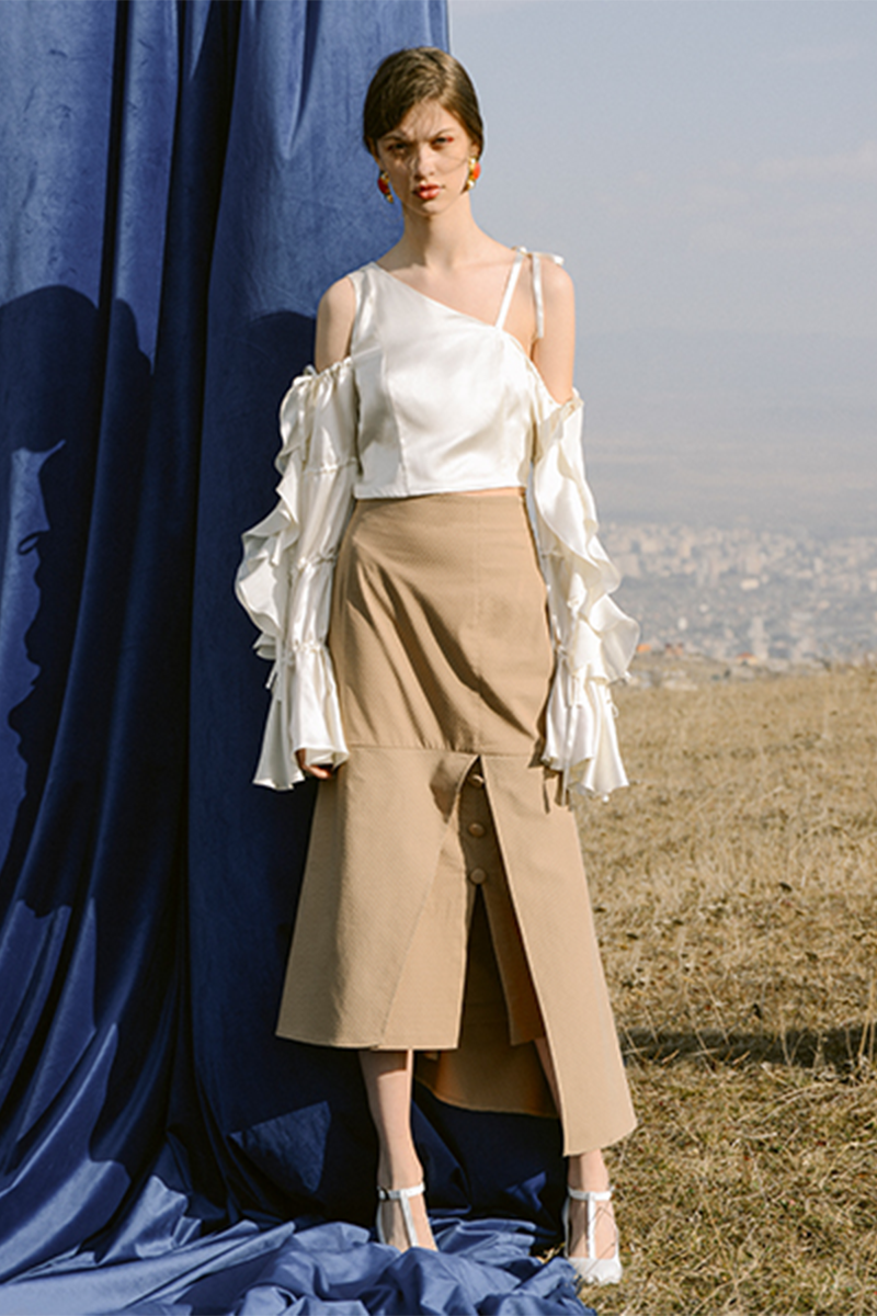 CROPPED TOP WITH FLOUNCE SLEEVES - CULT MIA