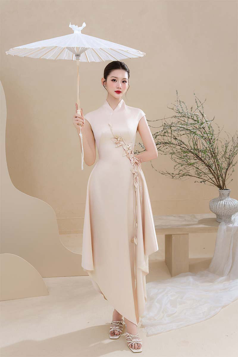 Do Long Soft Grace midi dress featuring a flowy fabric, sleeveless design, and elegant silhouette perfect for casual or formal wear.