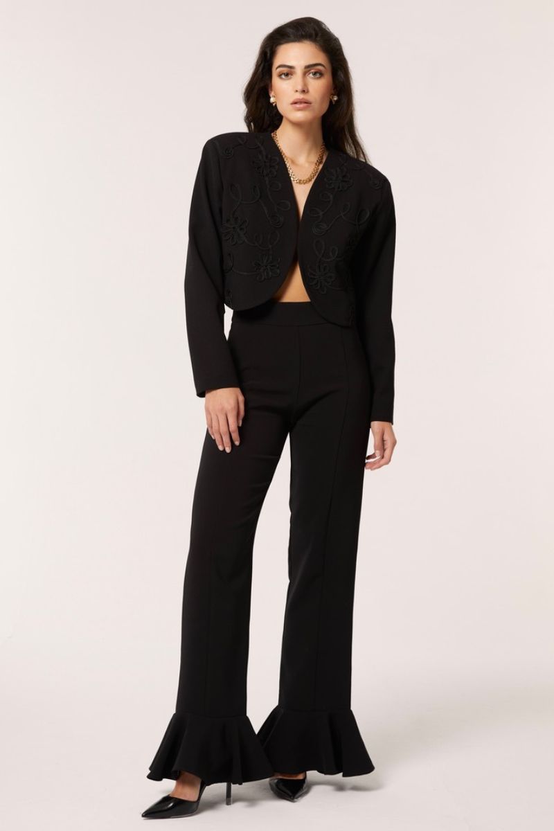 Señorita black Maria blazer jacket with tailored fit, notched lapel, and long sleeves, displayed on a mannequin.