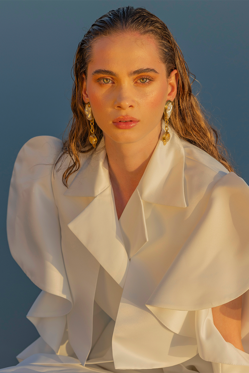 Liya Seaside Breeze jacket in lightweight fabric with a relaxed fit, featuring a zip front and hood for casual outdoor wear.