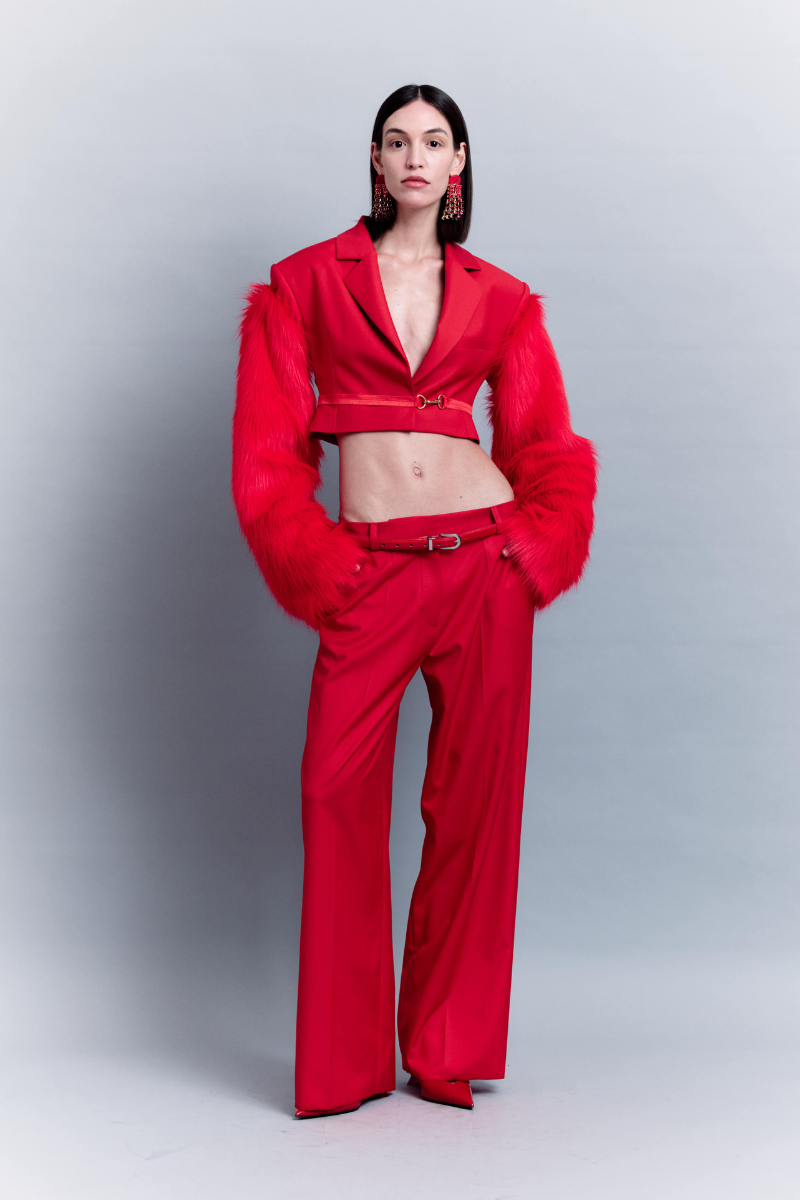 Sudi Etuz cropped jacket with removable faux fur sleeves, stylish outerwear featuring a modern design and versatile layering options.