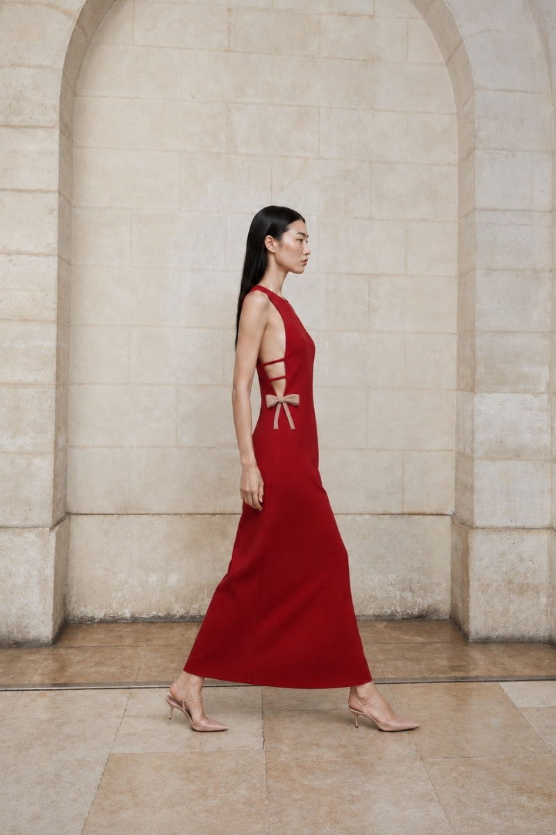 Nazlı Ceren Sabine midi crepe gown, elegant long dress with a fitted silhouette and stylish design, shown in a full-length view.