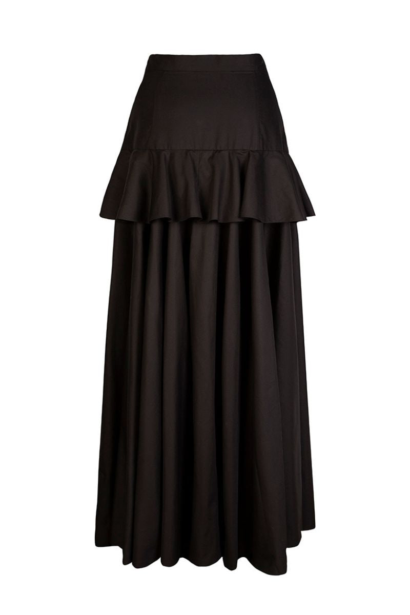 Nara Niro peplum maxi skirt in flowy fabric with a fitted waist and flared hem, styled for an elegant look.