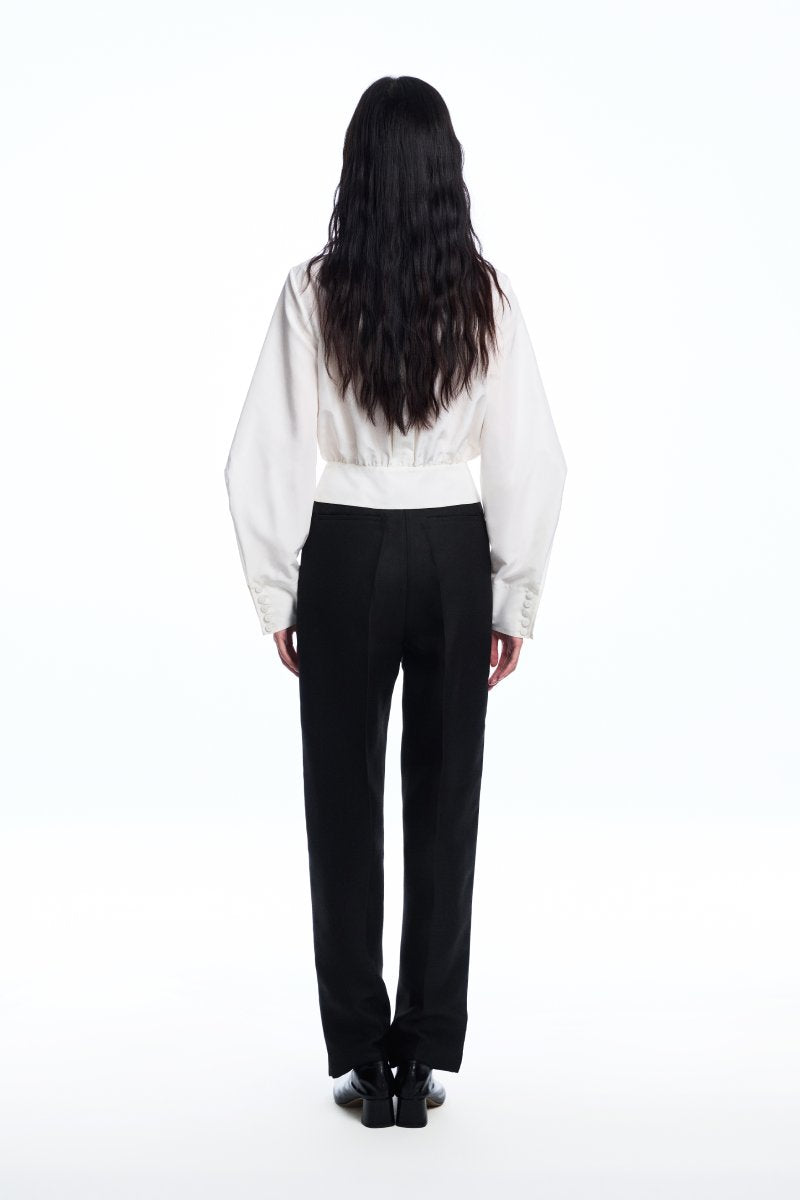 Chictopia sculpted waist shirt featuring a fitted design with tailored details and a stylish collar, displayed on a mannequin.