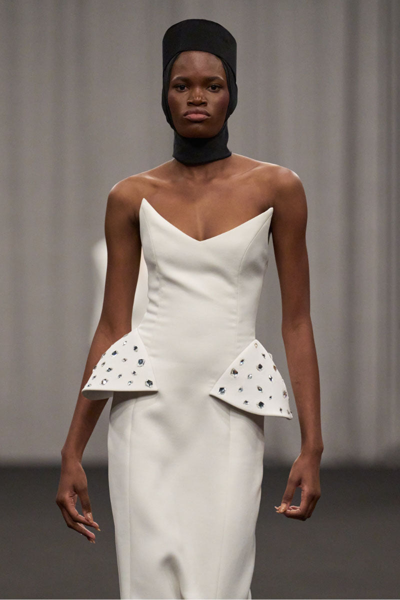 Lili Blanc THE STRAPLESS STRUCTURED GOWN | Cult Mia Lili Blanc THE STRAPLESS STRUCTURED GOWN | Cult Mia