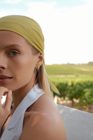 Peracas Siena emerald green earrings featuring elegant drop design and shiny gemstone accents.