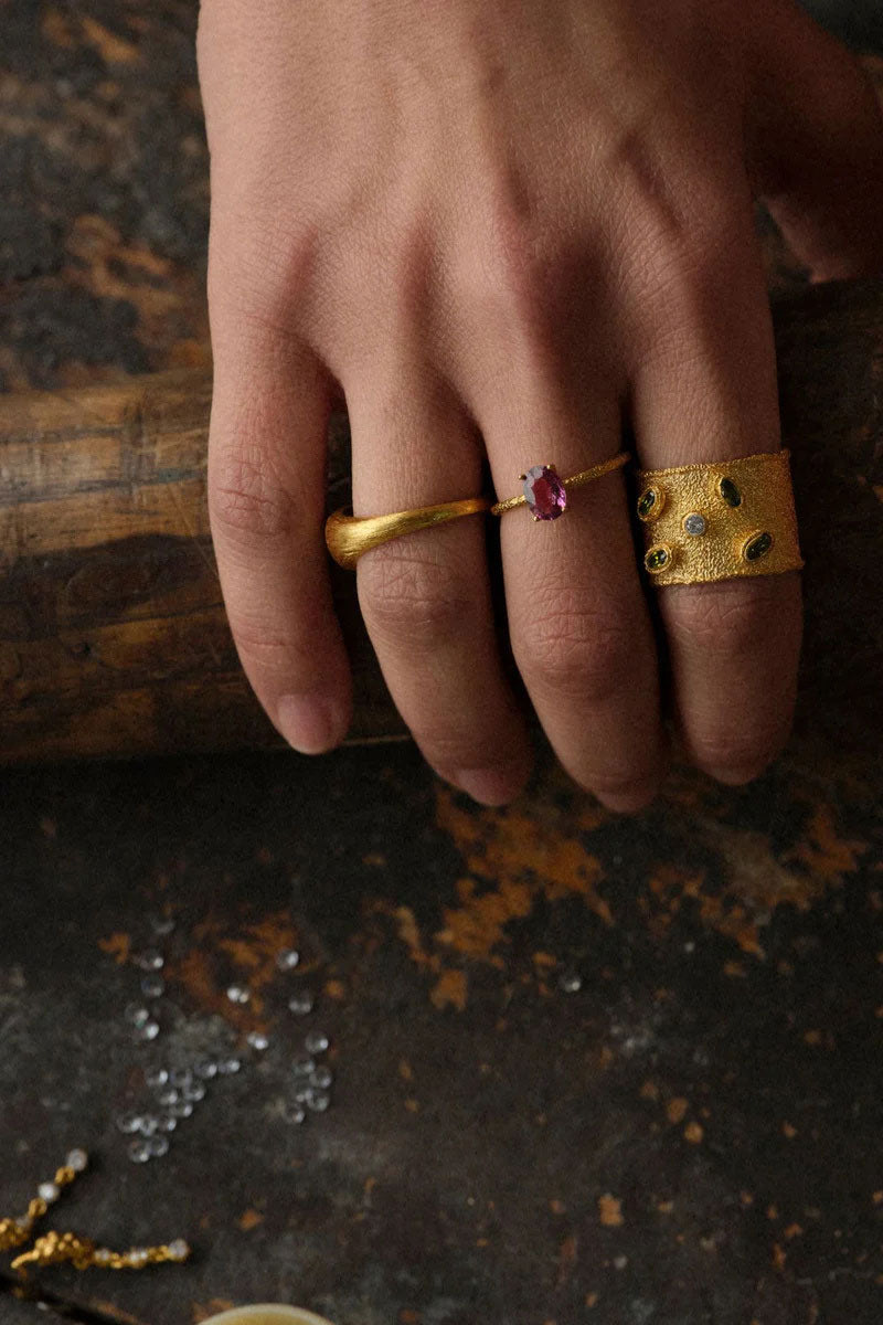 Peracas Cesare ring in olive green and white with a sleek design, featuring contrasting colors and a smooth finish.