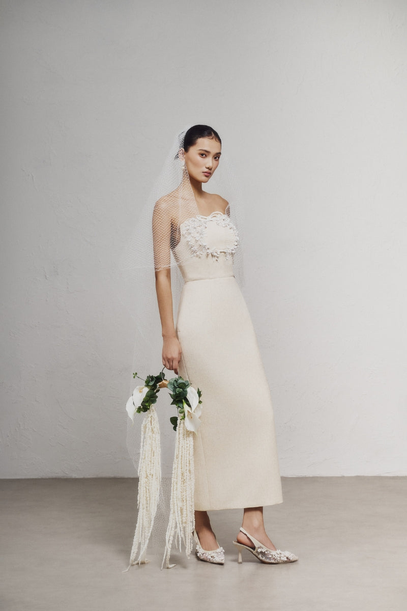 White Plan LANLOLA maxi dress featuring a flowing design and sleeveless style, perfect for casual and summer wear.