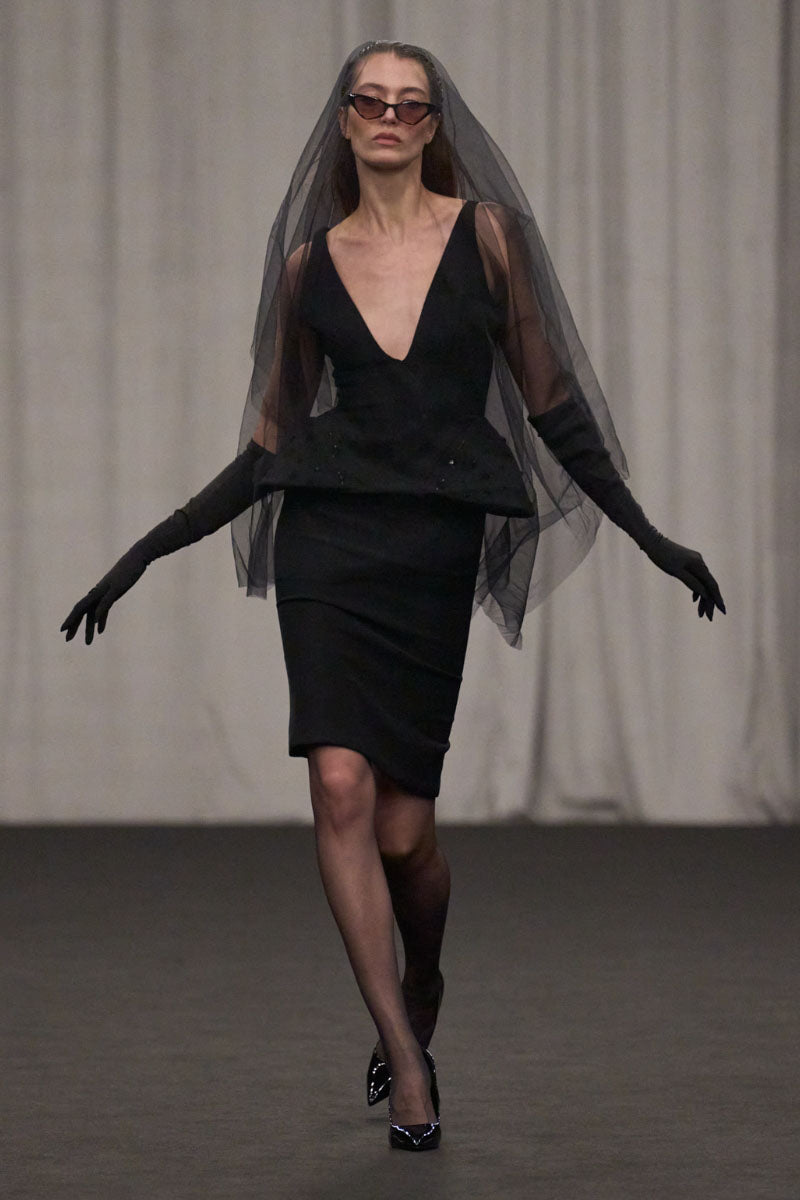 SOPHISTICATED SLEEVELESS TAILORED DRESS