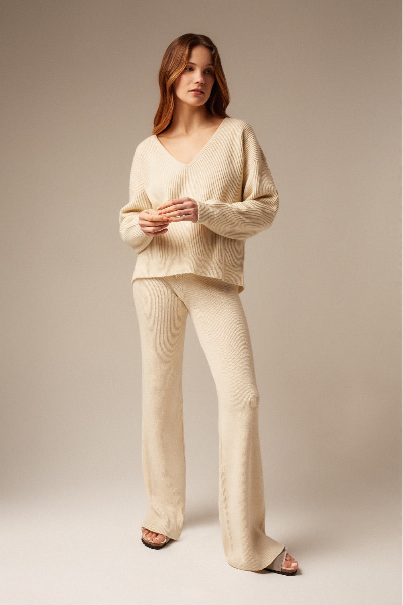STELLA V-NECK SWEATER IN CREAM - CULT MIA