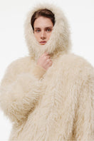 Kris Marán hooded plush coat in creamy white, soft and cozy with a relaxed fit and plush fabric for winter warmth.