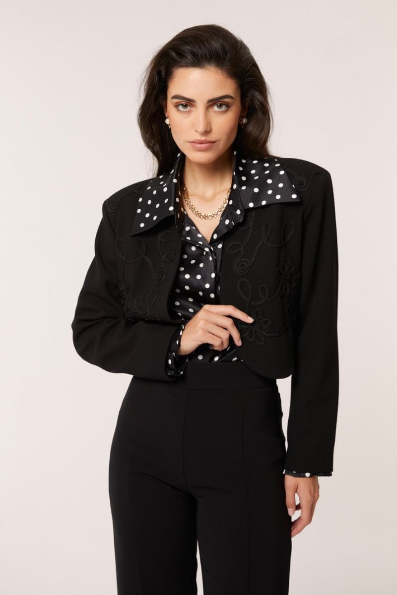 Señorita Maria black blazer jacket, tailored fit with lapel collar and sleek design, ideal for professional or casual wear.