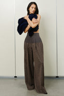 Two-tone waist pleated trousers by Leica, showcasing stylish, high-waisted design with pleats and a modern fit.
