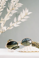 Moy Atelier Pearl Osiris sunglasses with round frames and pearl accents, stylish eyewear for a chic look.