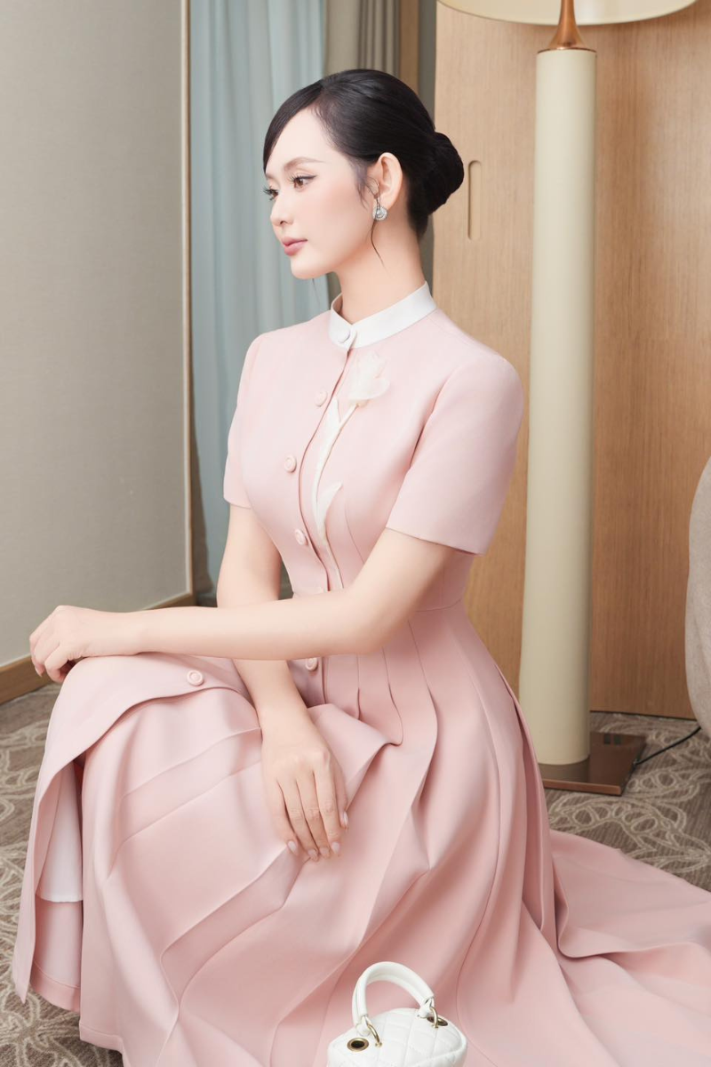 White Plan Cascara midi dress featuring a flowing silhouette and elegant design, perfect for stylish occasions.