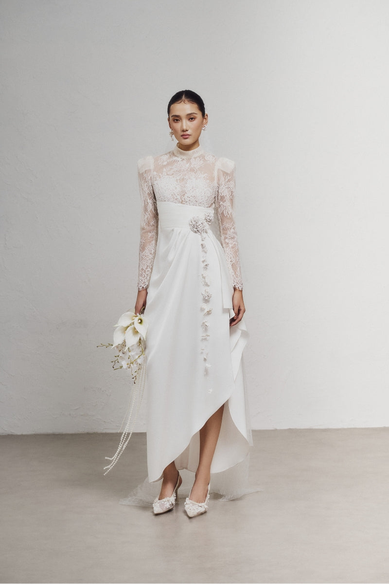 White Plan MIKOL maxi dress featuring a flowing fabric and elegant design, perfect for casual or formal occasions.
