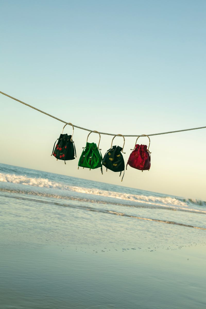 Waiwai Rio BEL CETIM lobster-colored top handle bag with sleek design and structured shape, perfect for stylish everyday use.