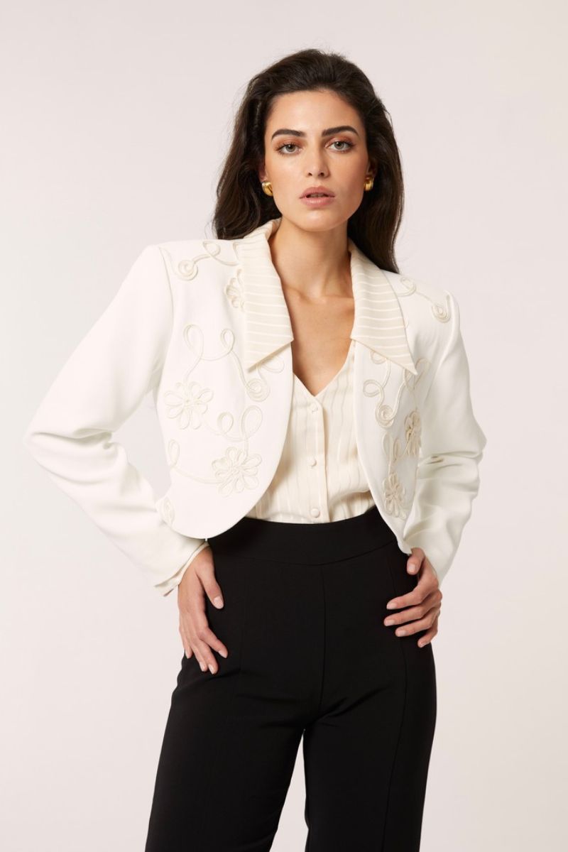 Señorita Maria white blazer jacket with tailored fit and classic lapel, stylish for professional or casual wear.