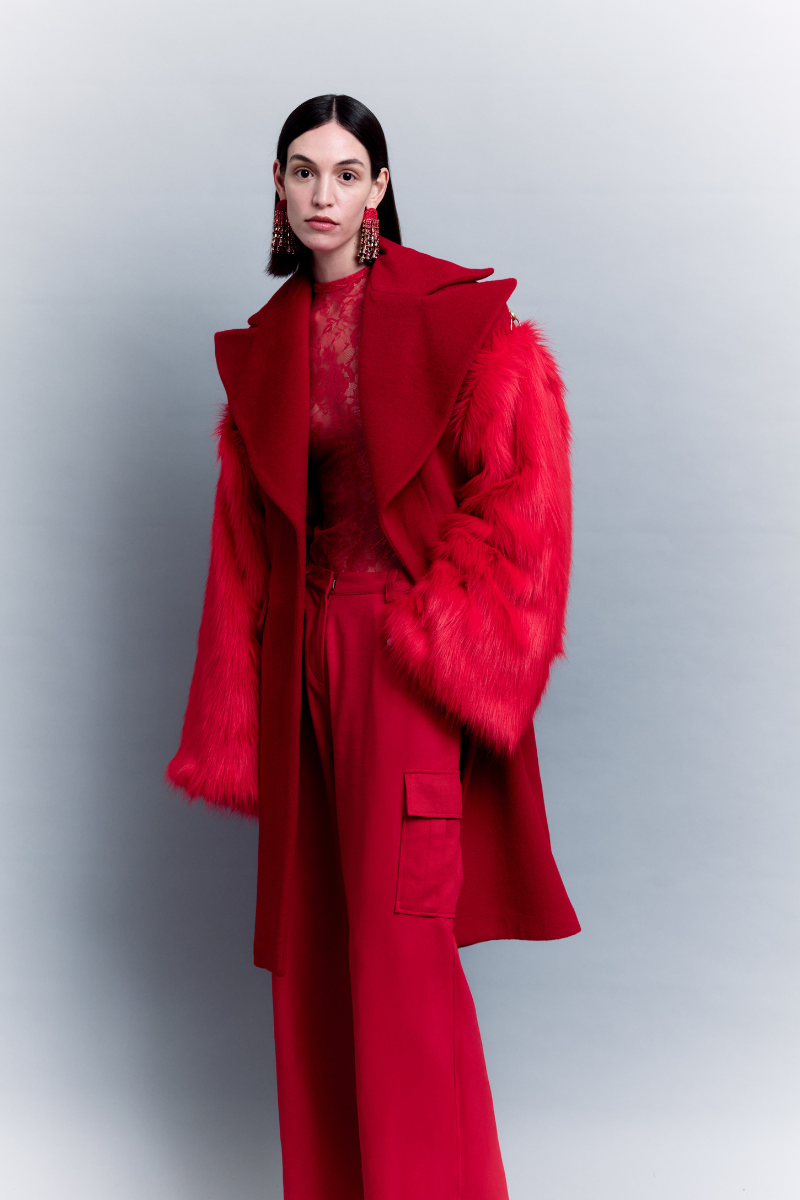 Sudi Etuz oversized coat with removable faux fur sleeves, black long coat with a relaxed fit and stylish design.