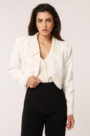 Señorita Maria blazer in white, tailored women's blazer with sleek design, collar, and long sleeves, styled on a mannequin.