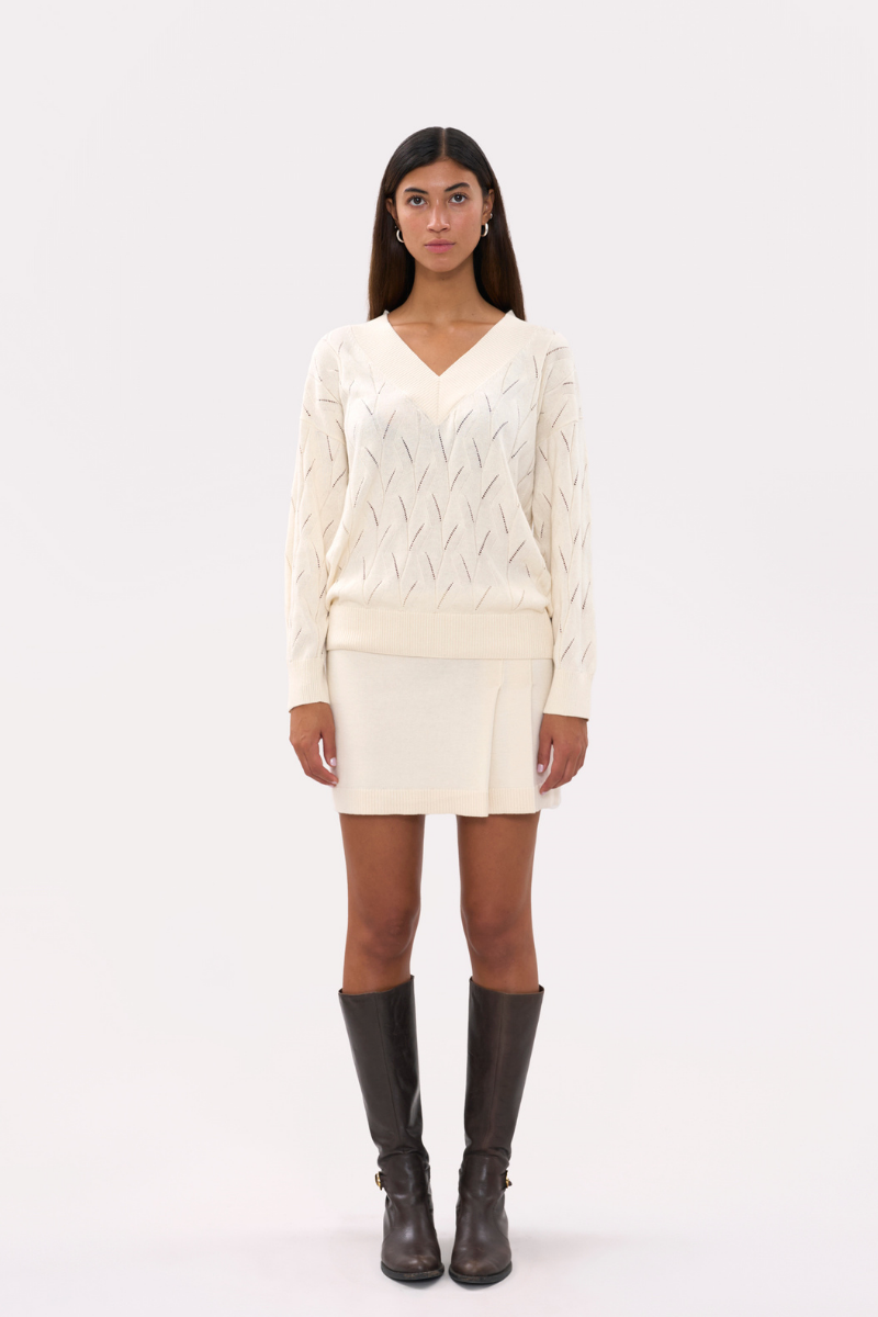 OVERSIZED V NECK JUMPER IN CREAM - CULT MIA
