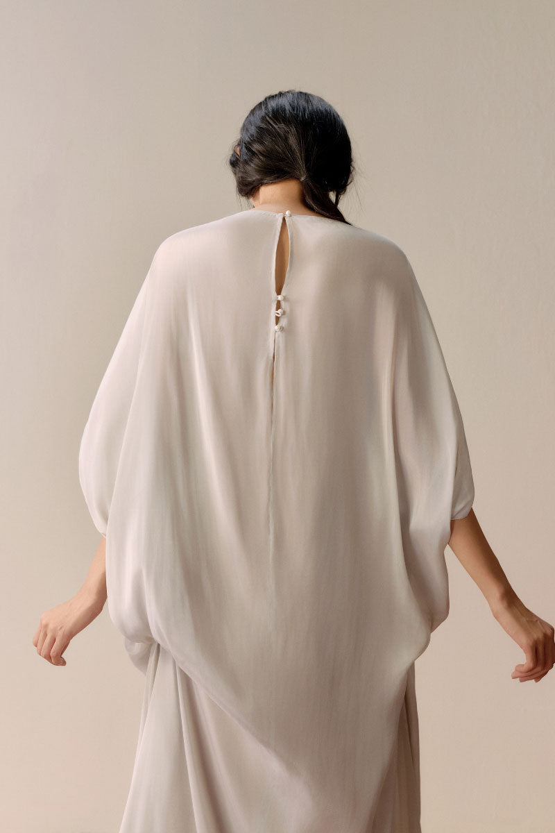 Light gray oversized maxi dress by Leicia featuring a soft, flowing fabric and relaxed fit, perfect for casual and comfortable wear.