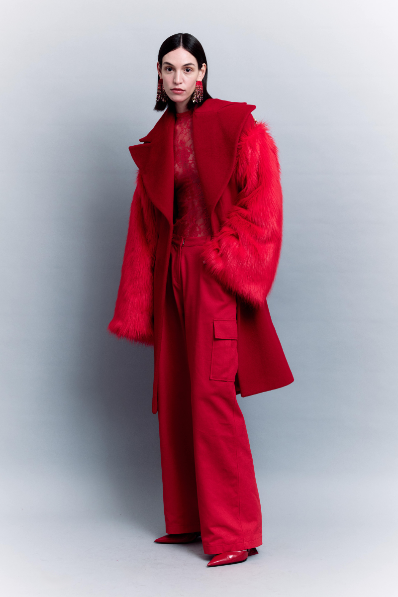 Sudi Etuz oversized coat with removable faux fur sleeves, featuring a tailored design and stylish lapel collar.
