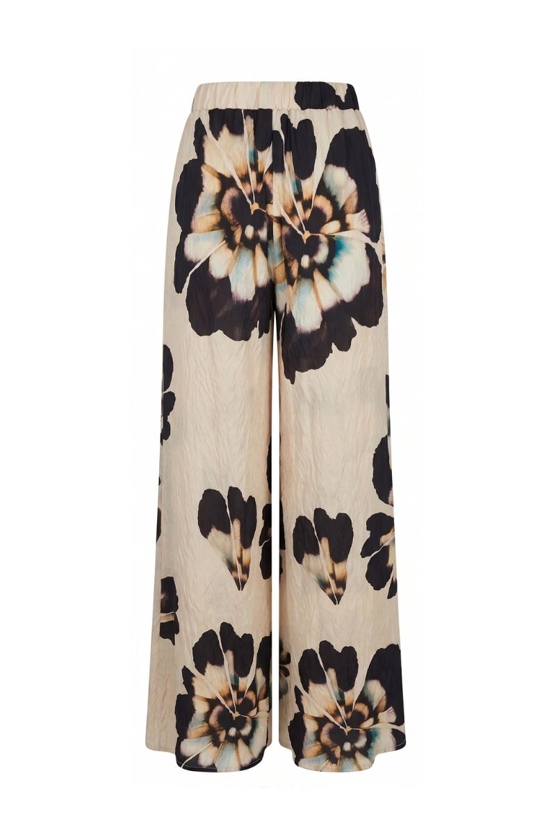 Sisters Alora pants in sandstone beige, stylish and comfortable casual pants, shown in a natural fabric and relaxed fit.